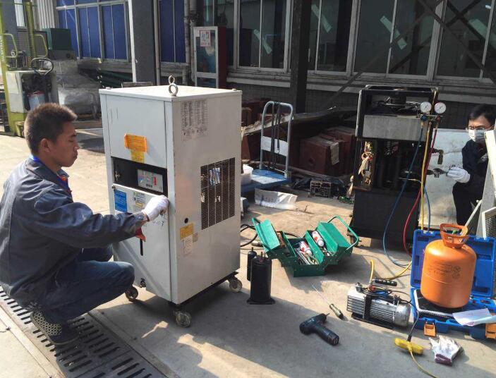 油冷機(jī)維修